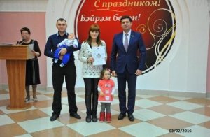 Асия Валиуллина вручила материнский капитал Челнинским семьям