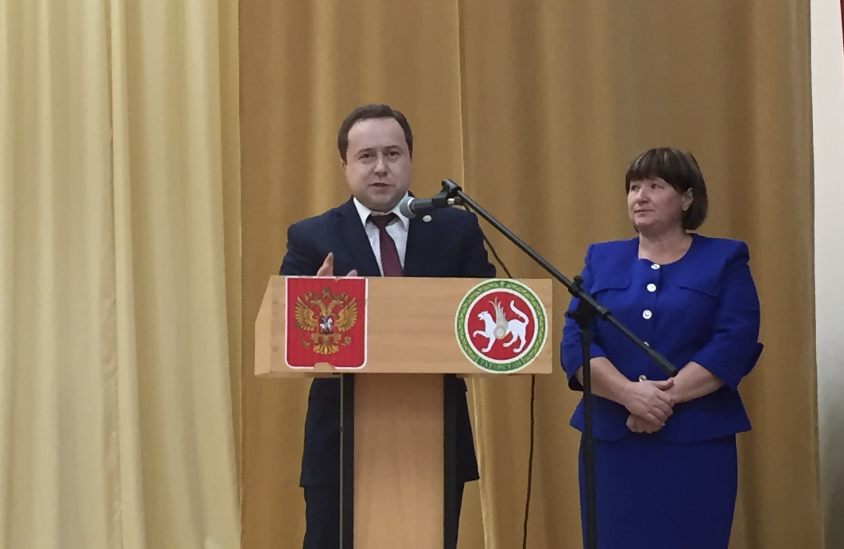 Эдуард Вафин поздравил тукаевцев с Днем Республики Татарстан