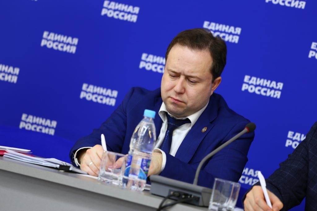 Эдуард Вафин принял участие в селекторном совещании на тему «О реализации федерального партийного проекта «Старшее поколение»