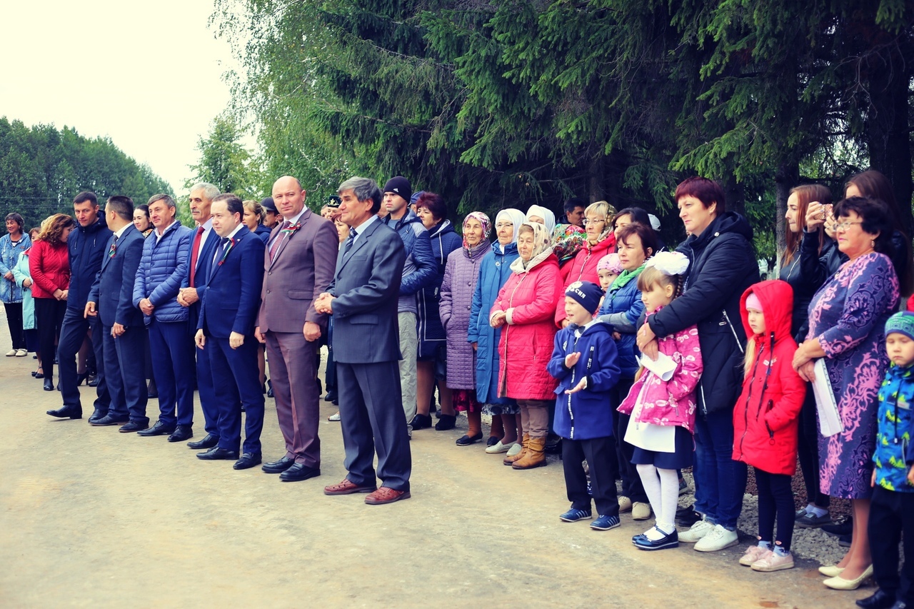 Эдуард Вафин принял участие в открытии сельской школы