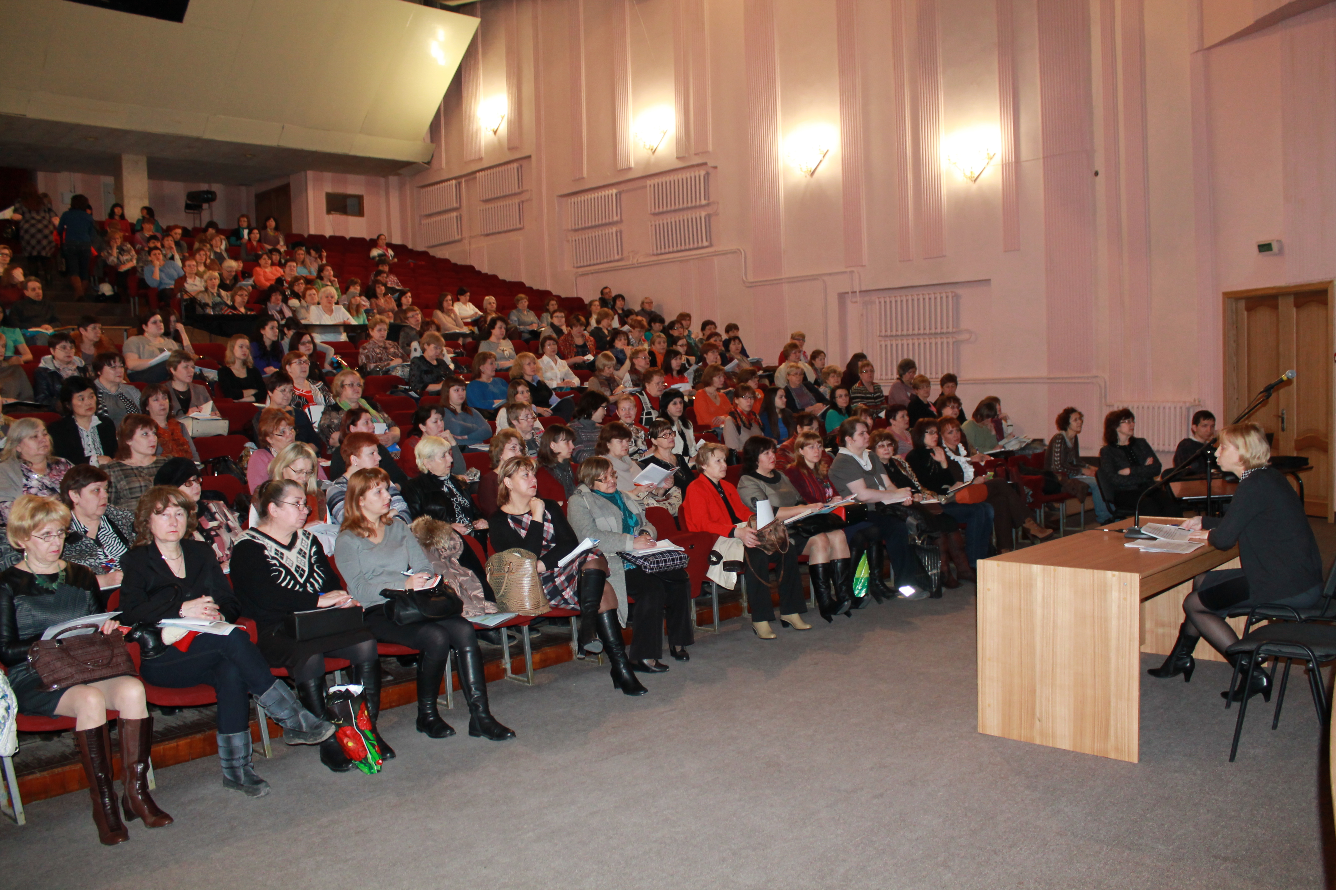 В честь Дня социального работника Администрация ЗАТО Северск отметила лучших работников ПФР