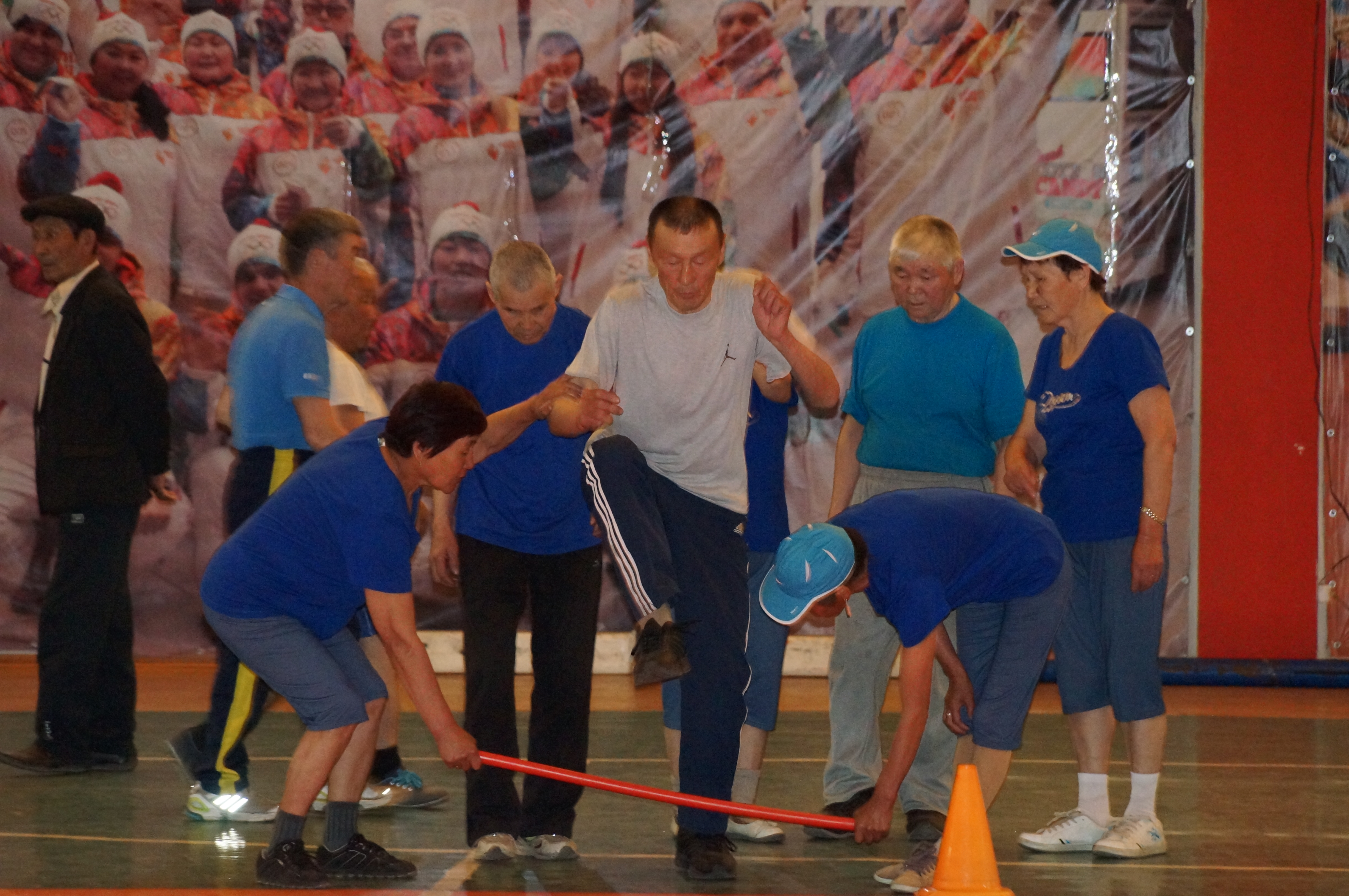 «Нам года-не беда…» : ветераны  хову-аксынского клуба 