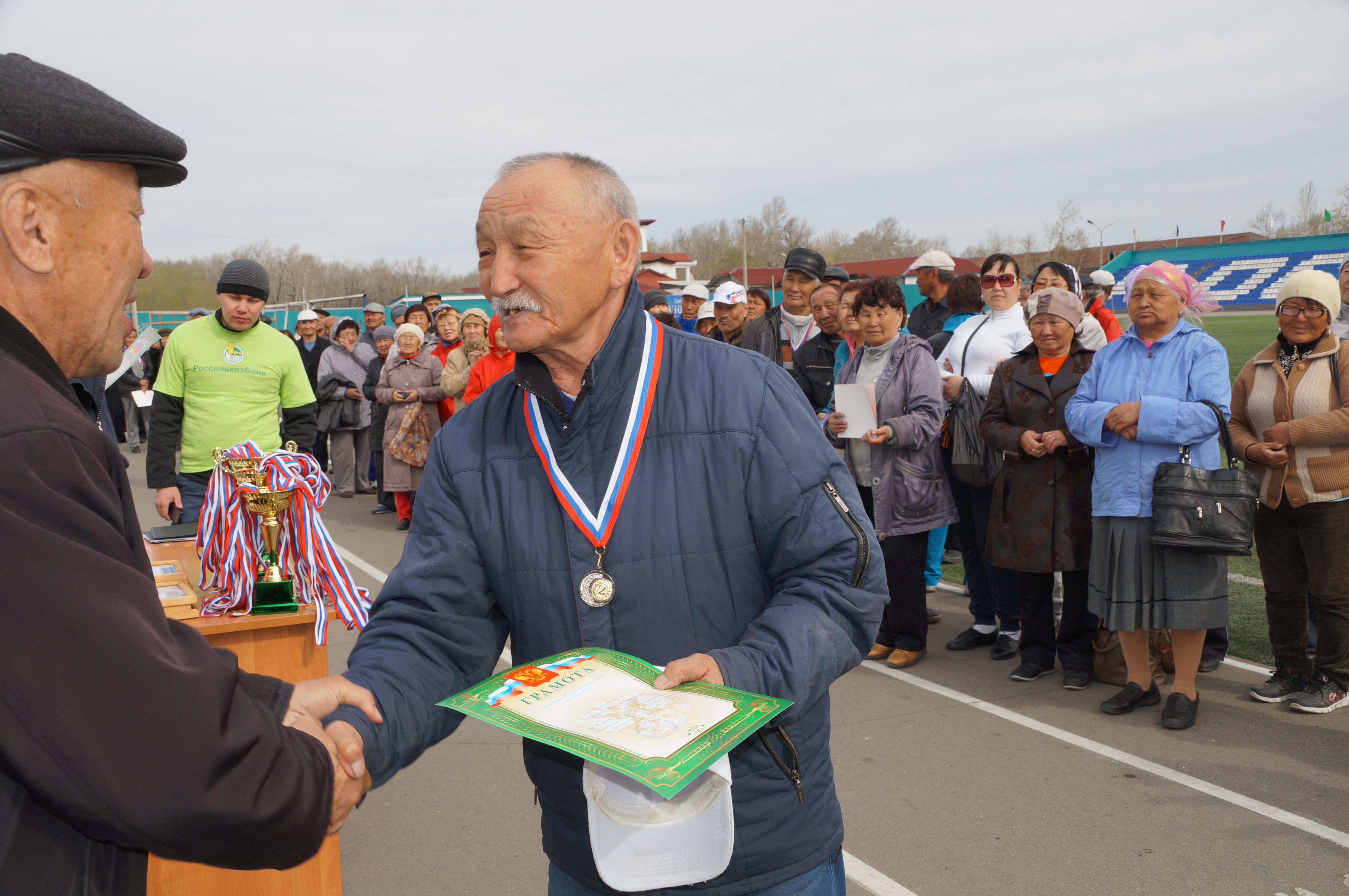 Хоть седой, да молодой. Совет ветеранов города Ак-Довурака «Буянныглар» подвел итоги работы за 2015 год