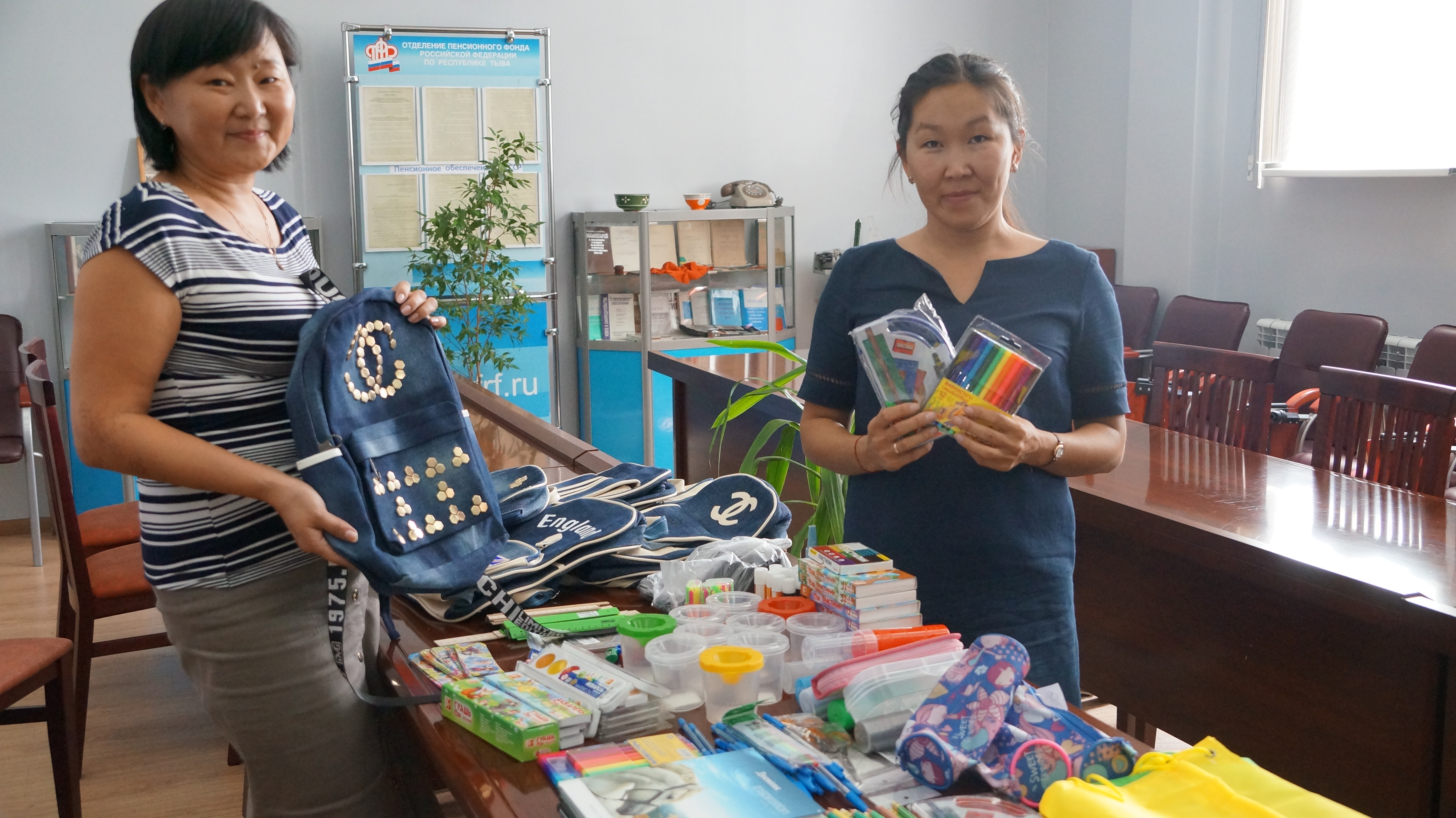 Сотрудники ОПФР по Республике Тыва присоединились к акции «Помоги собраться в школу»