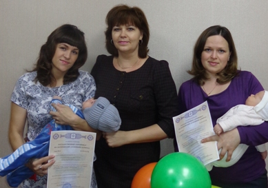 Три семьи Исетского района получили сертификаты на матерински семейный капитал