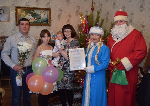 Юбилейный 1000 сертификат на материнский (семейный) капитал вручен в Викуловском районе