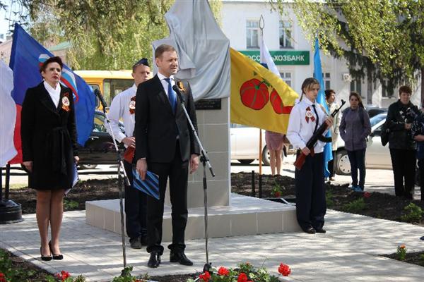 Сотрудники УПФР в Сенгилеевском районе приняли участие в открытии бюста Героя Советского Союза Николая Вербина 