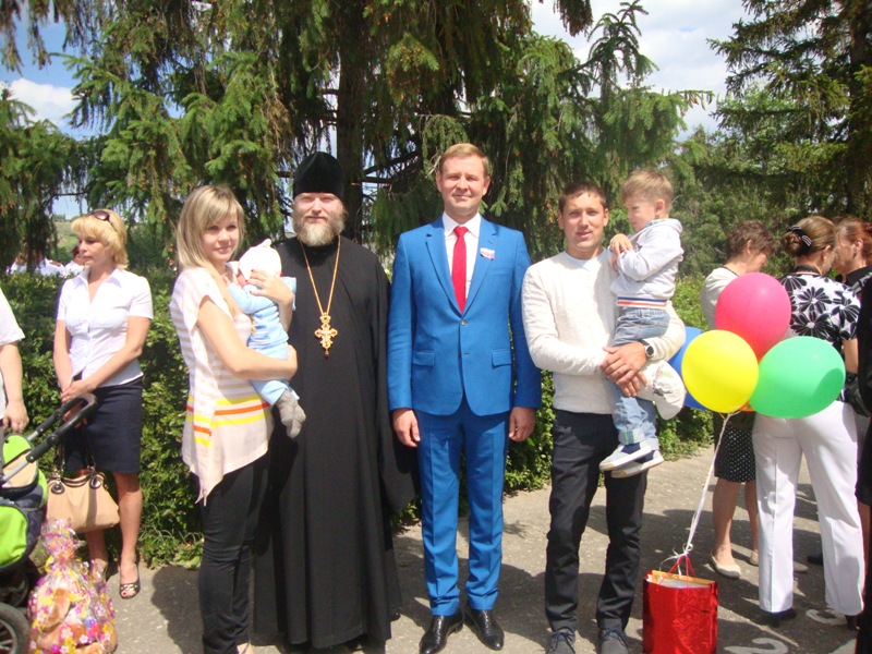 В Сенгилее отметили День России