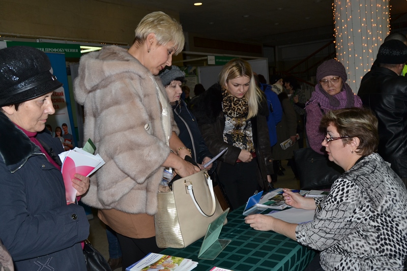 Представители Отделения ПФР проконсультировали участников ярмарки вакансий по вопросам пенсионного обеспечения 