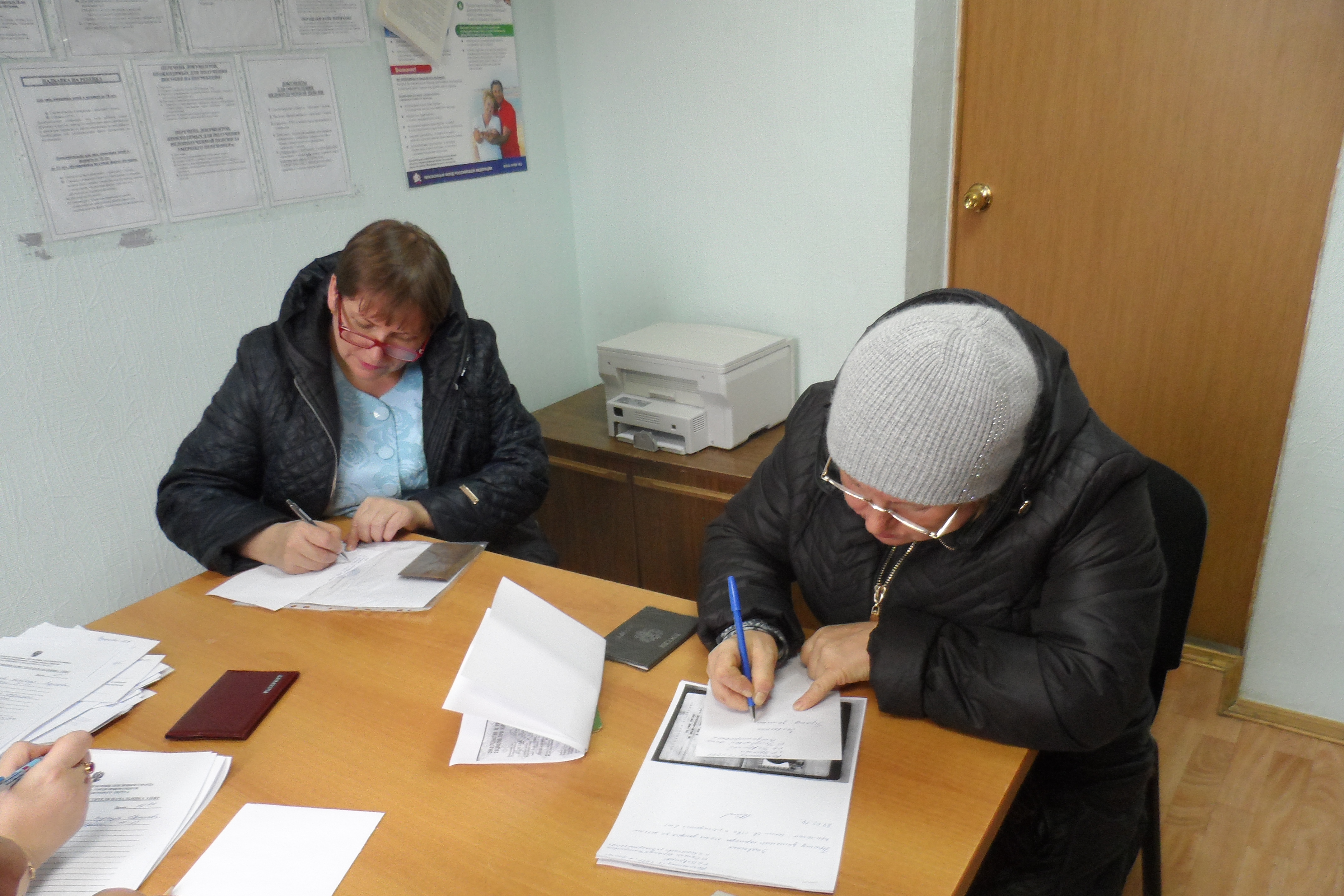 Сотрудники Пенсионного фонда провели выездной прием для жителей районов Коротчаево и Лимбяяха