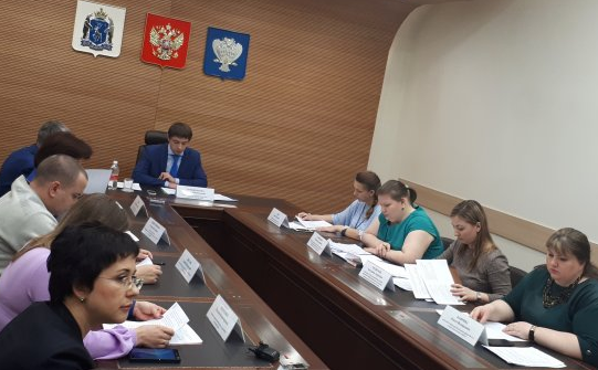 В Новом Уренгое рассмотрели вопросы легализации трудовых отношений