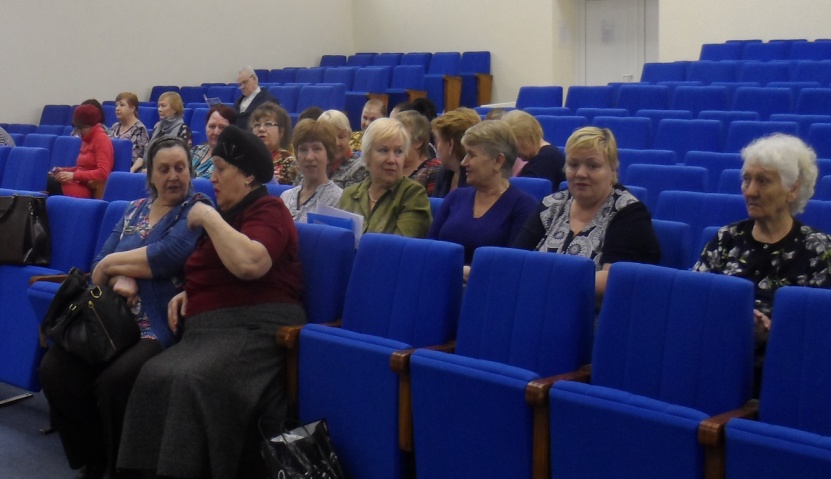 В Новом Уренгое состоялась выездная консультация клуба неработающих пенсионеров «Третий возраст»