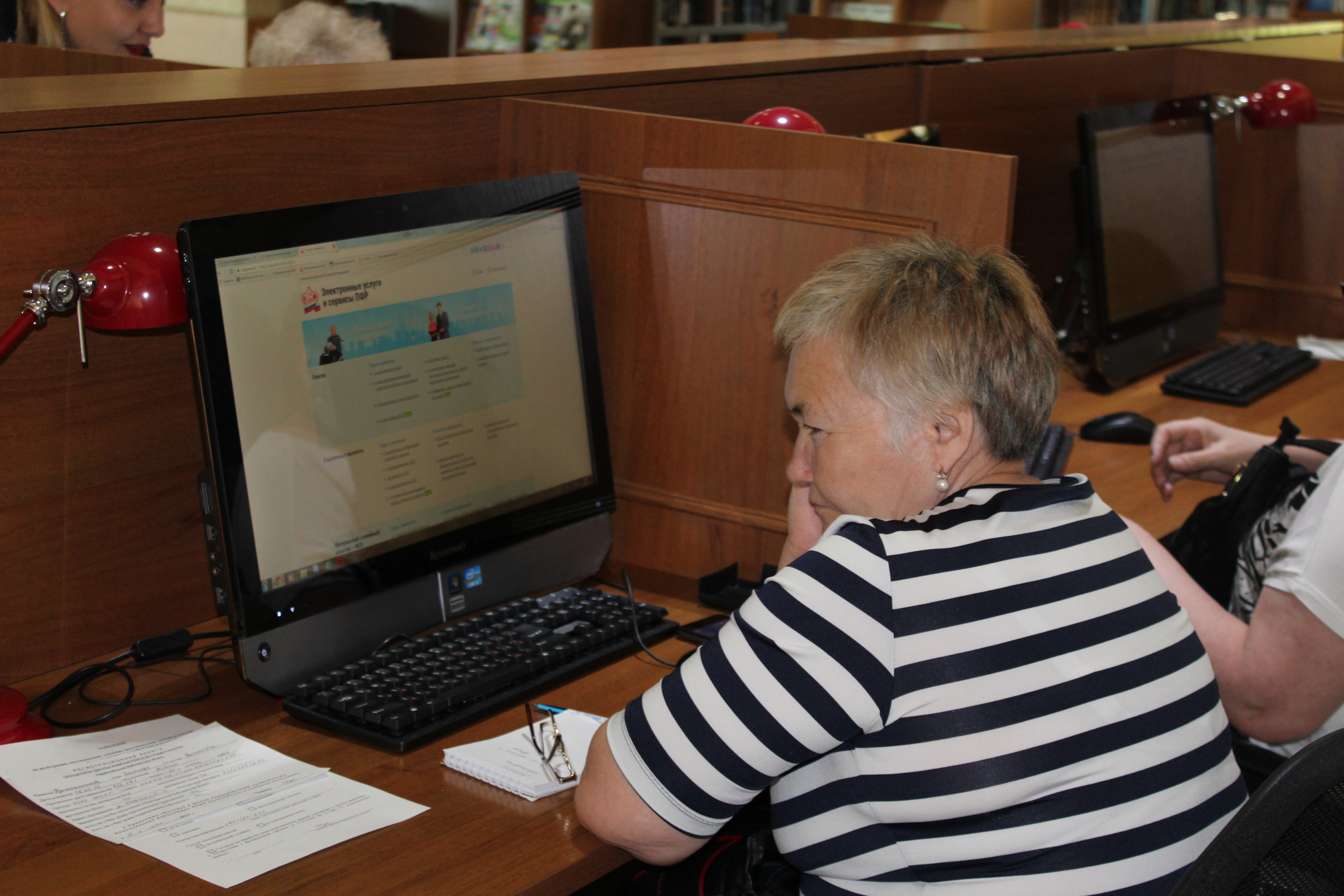 Специалисты Пенсионного фонда провели очередной урок  компьютерной грамотности для пенсионеров