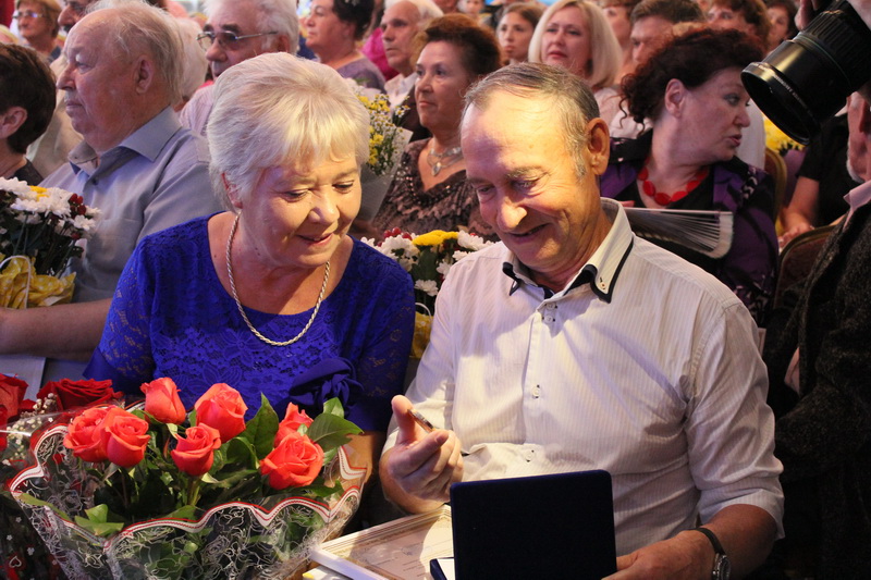 Наградили медалями, вручили сертификат