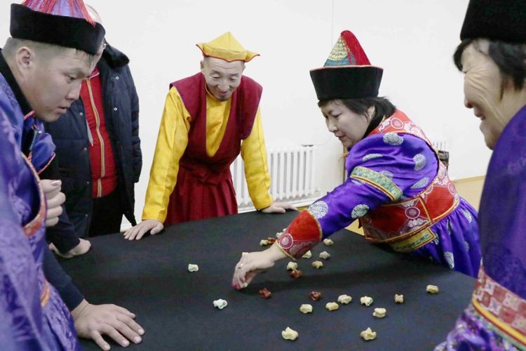 Забайкальские пенсионеры успешно играют в Шагай наадан