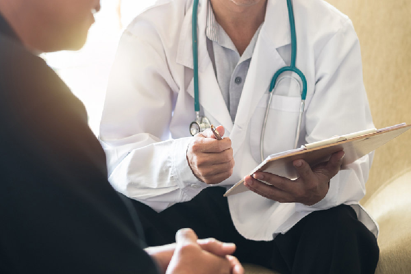 После увеличения больничных на маленьких детей семьи стали активнее пользоваться правом ухода за болеющим ребенком