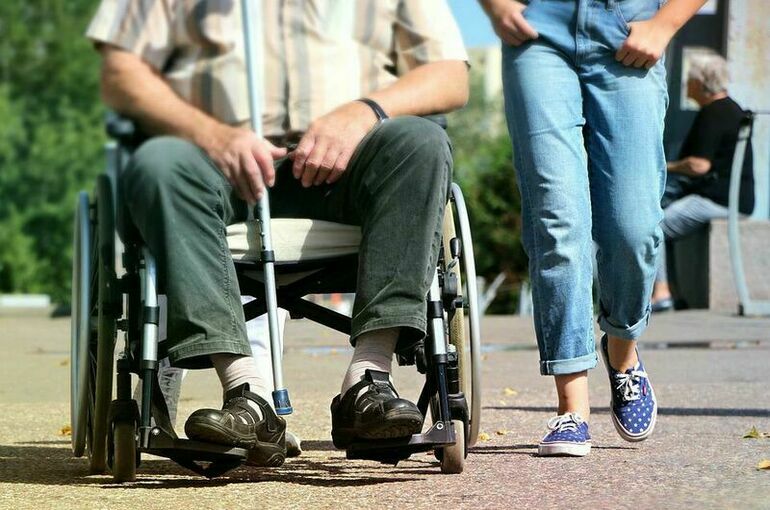 Минтруд призвал подключить все банки к системе электронного сертификата для инвалидов