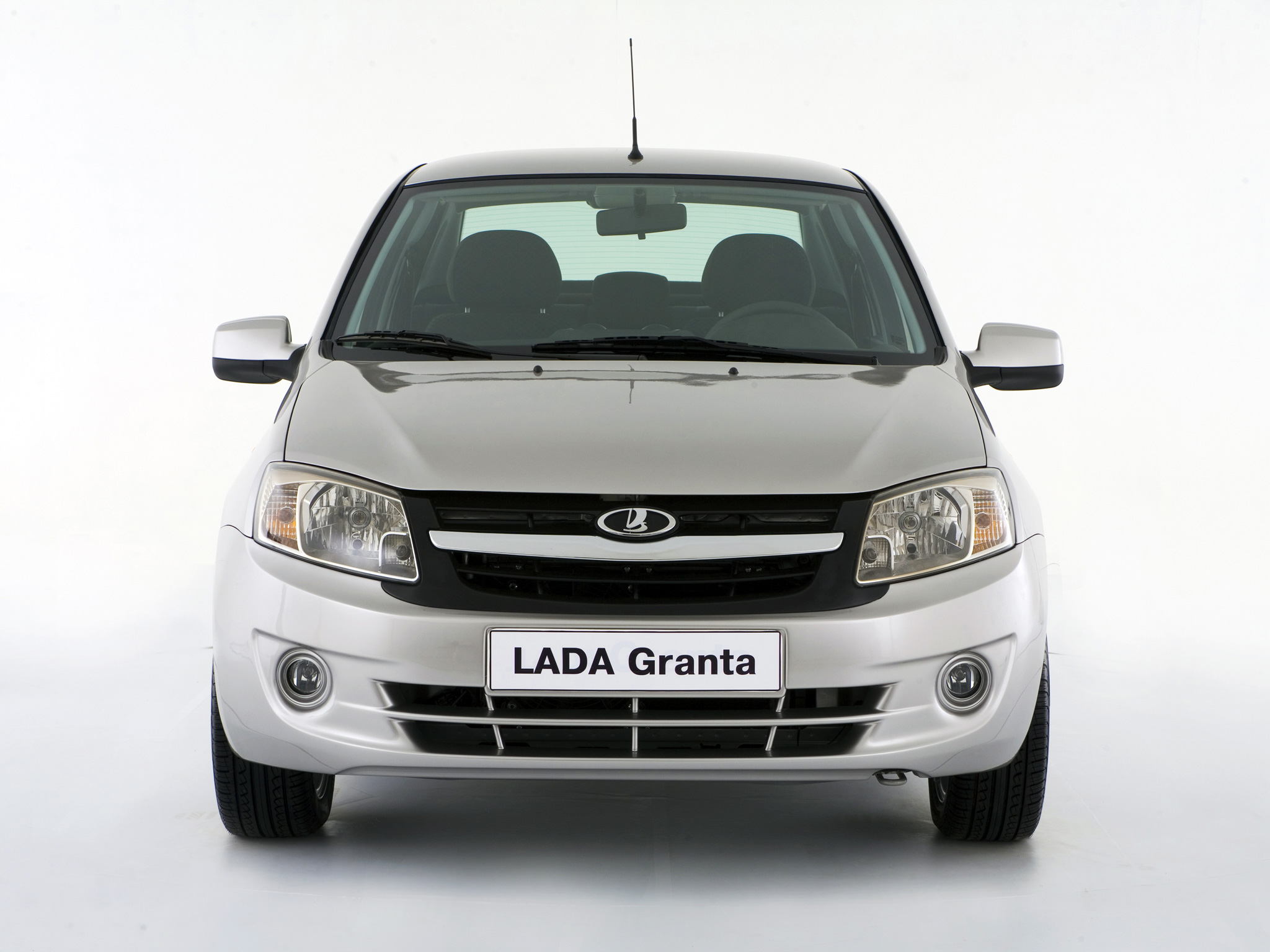 ФСС обеспечил пострадавших на производстве отечественными автомобилями с адаптированным управлением