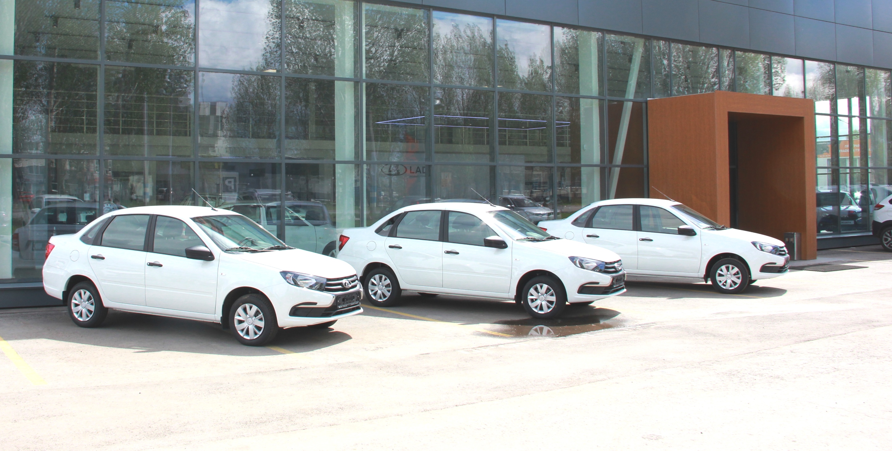 Фонд социального страхования выдал автомобили пострадавшим на производстве жителям Ульяновской области