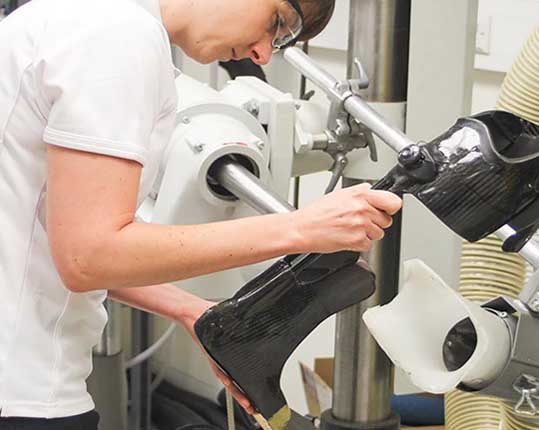 В Омске инвалид обеспечена высокотехнологичными протезами бедра с микропроцессорным управлением