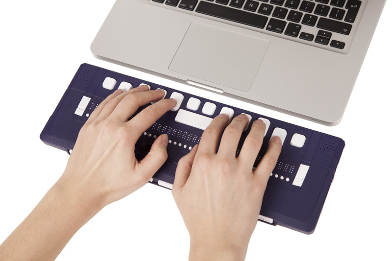 Детей с нарушениями зрения начнут обеспечивать брайлевскими дисплеями