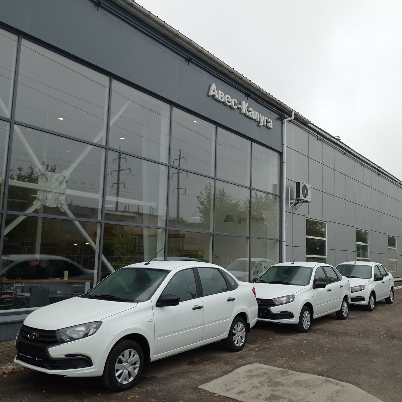 Фонд обеспечил пострадавших на производстве калужан автомобилями, адаптированными под их физические возможности