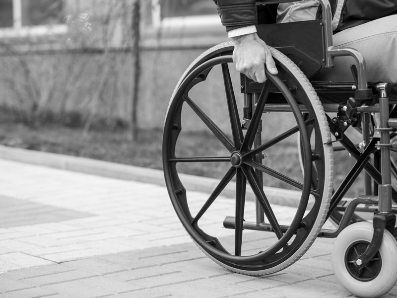 Фонд социального страхования в Кабардино-Балкарской Республике обеспечил пострадавшего на производстве электрическим подъемником и мобильным пандусом