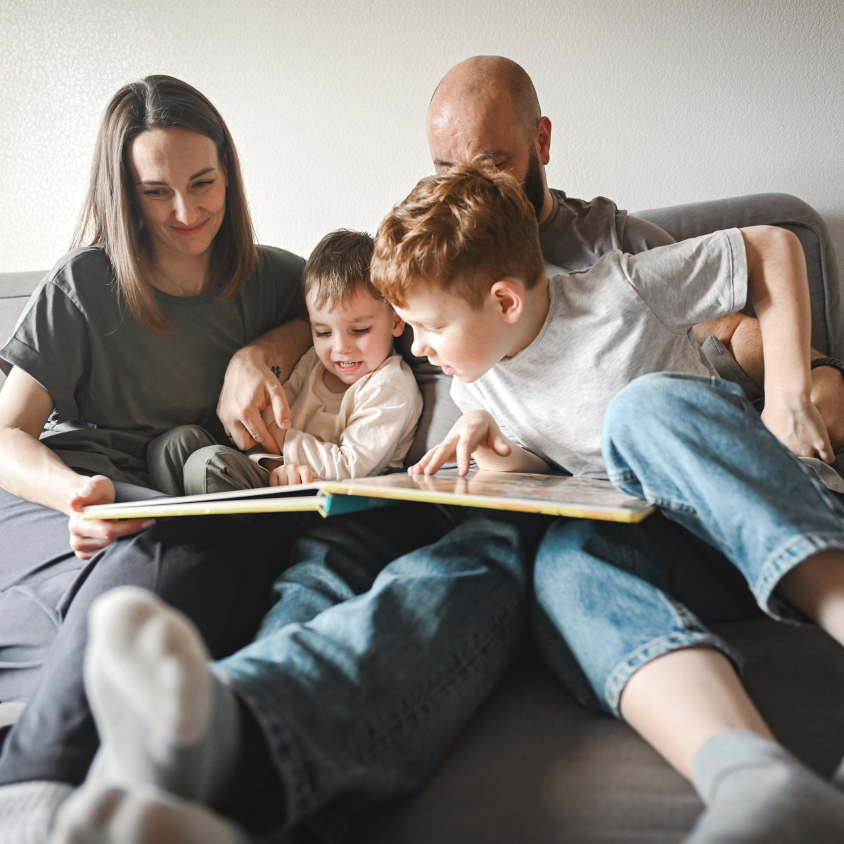 Семьи досрочно получат детские пособия и выплаты перед Новым годом