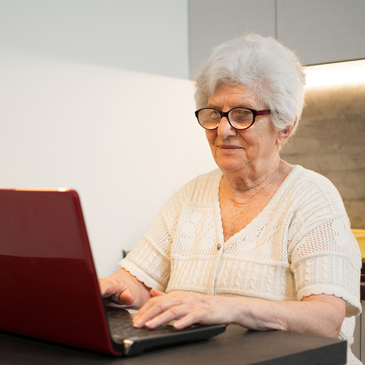 Соцфонд: пенсии за май часть россиян получат досрочно